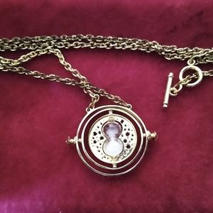 The Hermione necklace